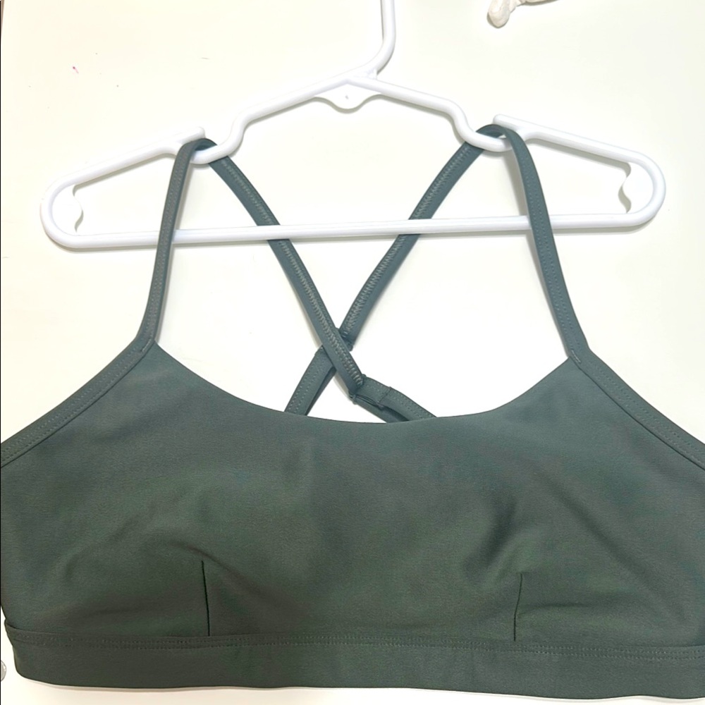 ALO Yoga Intrigue Bra. Cactus. Like New. Size Small